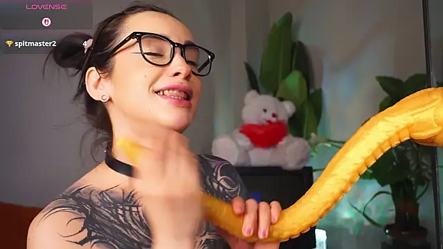 Snapshot of EvaCanton chatting on 1, 2, 2026 EvaCanton online show from 1, 2, 2026