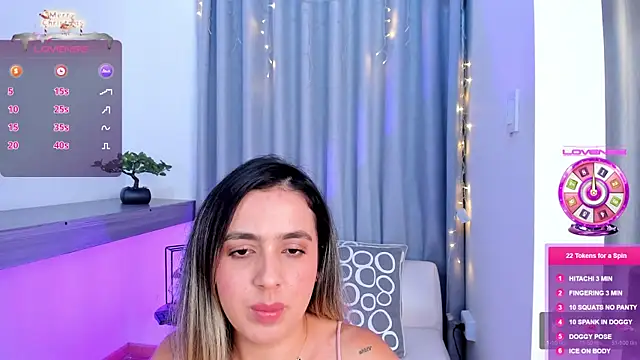 Lucyortiz  online show from 4, 1, 2025