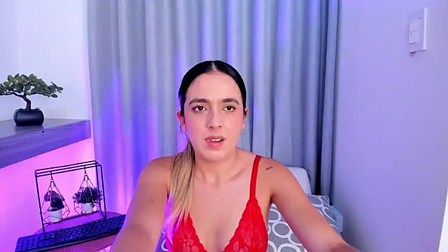 Lucyortiz  online show from 8, 1, 2025