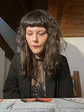 Snapshot of OniricFemme chatting on 5, 3, 2025 OniricFemme online show from 5, 3, 2025