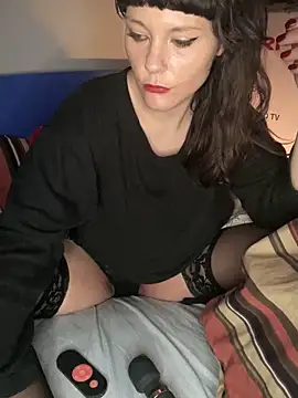 Snapshot of OniricFemme chatting on 12, 3, 2025 OniricFemme online show from 12, 3, 2025