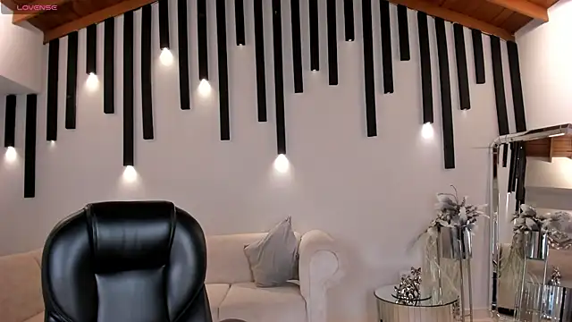 Snapshot of VictoriaMilan_ chatting on 12, 2, 2025 VictoriaMilan online show from 12, 2, 2025