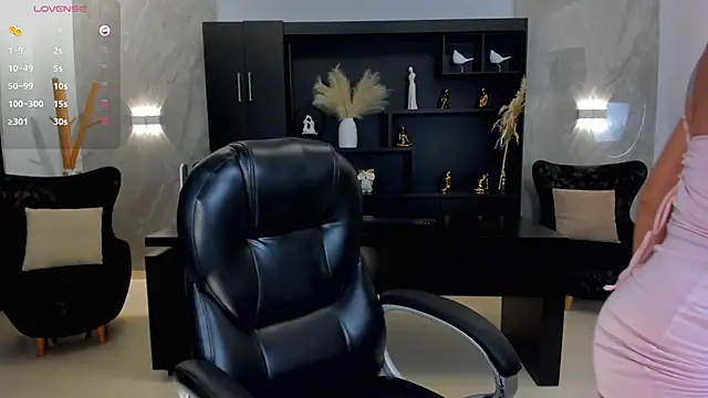 Snapshot of VictoriaMilan_ chatting on 5, 3, 2025 VictoriaMilan online show from 5, 3, 2025