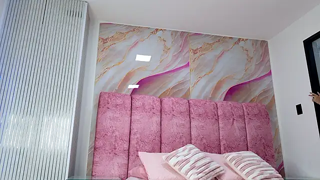 kendal rossi online show from 2, 2, 2026