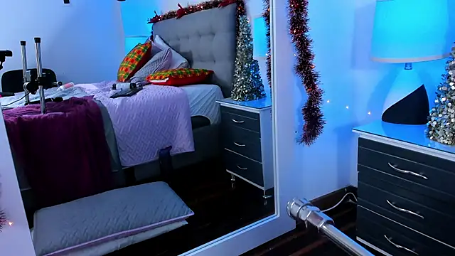 Samantha  Vega online show from 4, 1, 2025