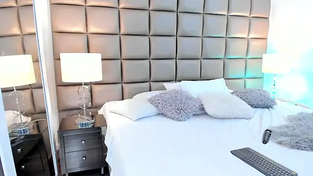 AnnyHizzle online show from 31, 1, 2025