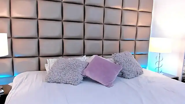 AnnyHizzle online show from 10, 3, 2025