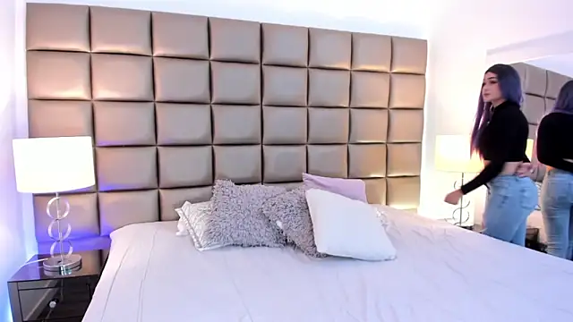 AnnyHizzle online show from 11, 3, 2025