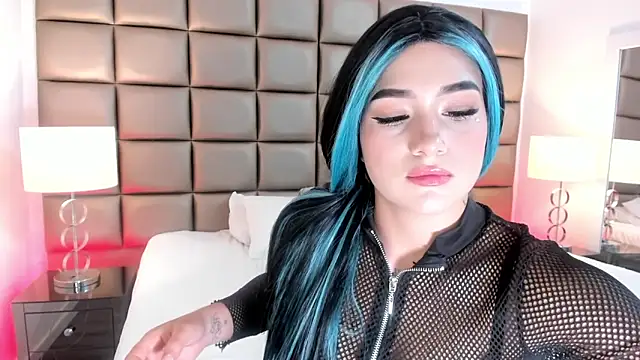 AnnyHizzle online show from 16, 3, 2025