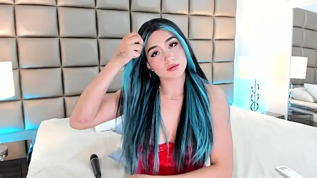 AnnyHizzle online show from 18, 3, 2025