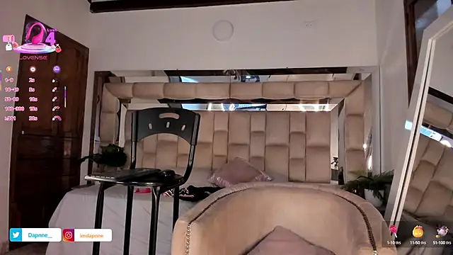 Dapnne  online show from 10, 10, 2025