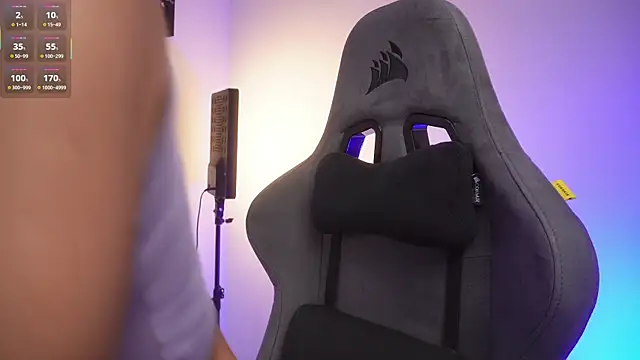 Snapshot of little-eli chatting on 23, 10, 2025 little-eli online show from 23, 10, 2025