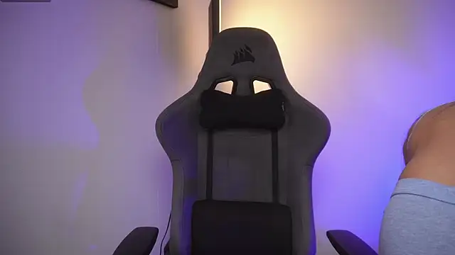 Snapshot of little-eli chatting on 25, 10, 2025 little-eli online show from 25, 10, 2025