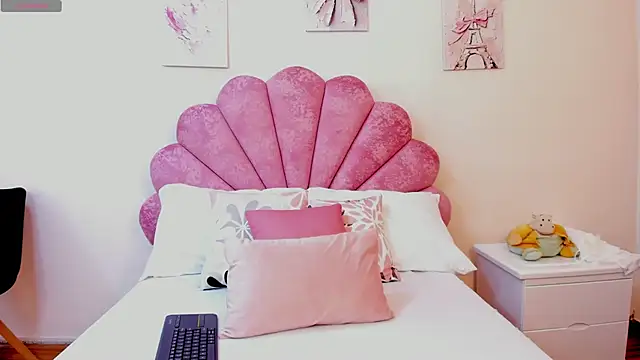 Snapshot of MilaaAdams chatting on 28, 5, 2026 MilaaAdams online show from 28, 5, 2026