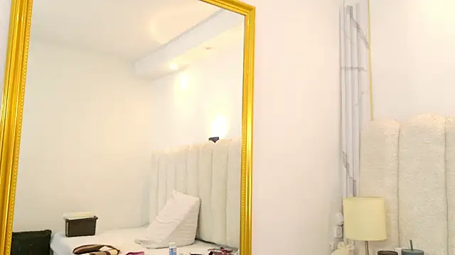 Juliabadlee online show from 15, 12, 2025