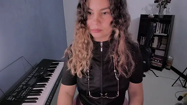 Snapshot of gigi_stephans chatting on 14, 7, 2026 gigi stephans online show from 14, 7, 2026