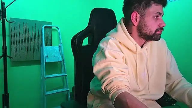 Snapshot of savage_daddyy chatting on 8, 1, 2025 savage daddyy online show from 8, 1, 2025