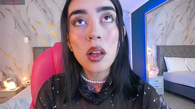 Snapshot of Julieta_De_Los_Angeles chatting on 11, 1, 2025 Julieta De Los Angeles online show from 11, 1, 2025