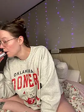 Sweetdee222x online show from 28, 9, 2025