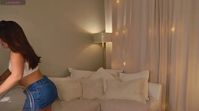 EmiliaDreams online show from 8, 7, 2026