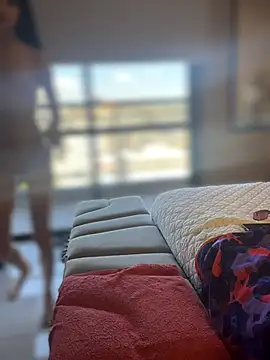 Snapshot of Valentcouple chatting on 4, 10, 2025 Valentcouple online show from 4, 10, 2025