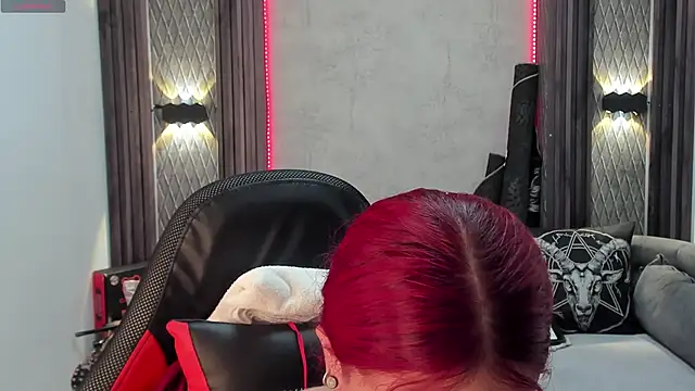 selene red  online show from 31, 1, 2025