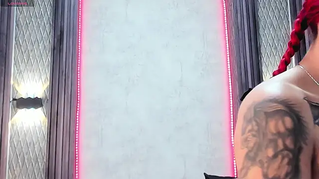 selene red  online show from 15, 3, 2025