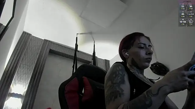 selene red  online show from 30, 11, 2025