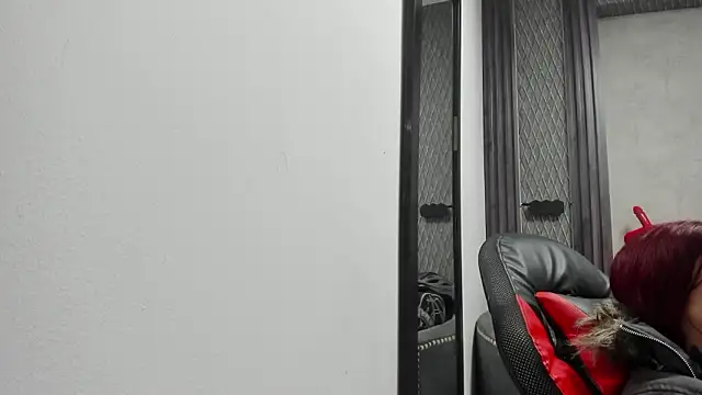 selene red  online show from 5, 2, 2026