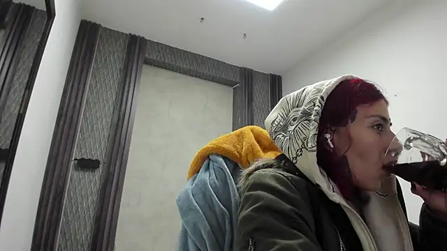 selene red  online show from 10, 4, 2026