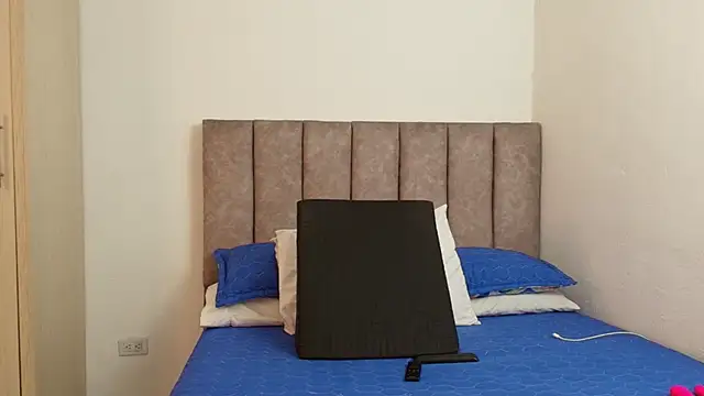 Snapshot of karina_lewis_ chatting on 5, 3, 2025 karina lewis online show from 5, 3, 2025