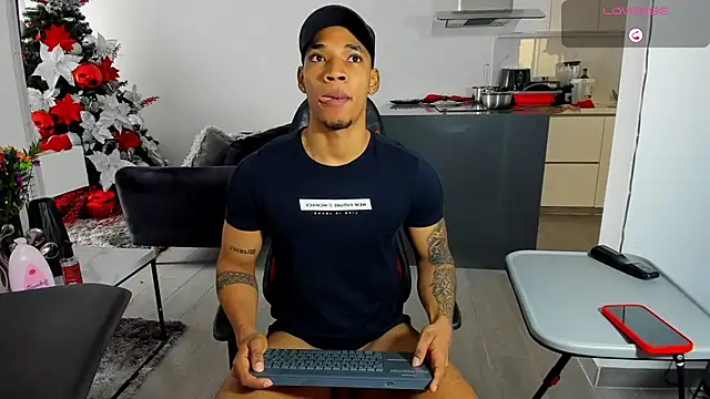 Snapshot of TROYWESLY- chatting on 29, 12, 2024 TROYWESLY- online show from 29, 12, 2024
