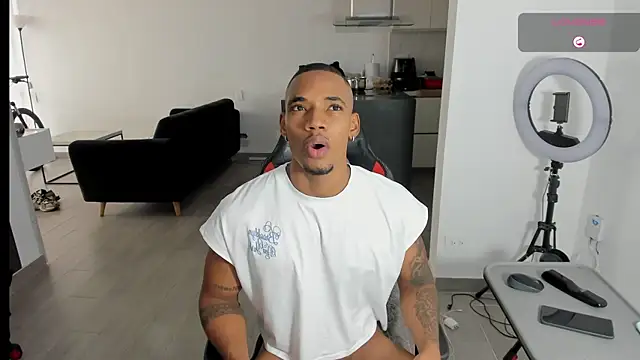 Snapshot of TROYWESLY- chatting on 4, 7, 2026 TROYWESLY- online show from 4, 7, 2026