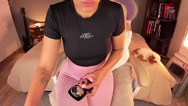 Roussmariehenao online show from 25, 9, 2025