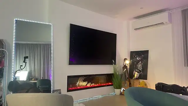 Mika Miller online show from 11, 11, 2025