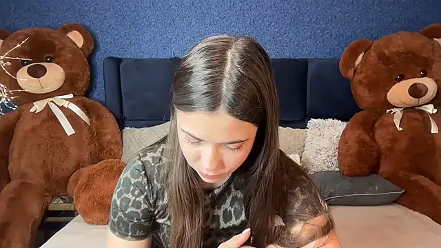 Mika Miller online show from 15, 4, 2026