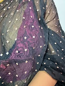 VR here 4U online show from 8, 11, 2025