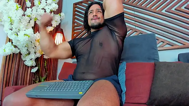 Snapshot of MikeEstevess chatting on 17, 5, 2026 MikeEstevess online show from 17, 5, 2026
