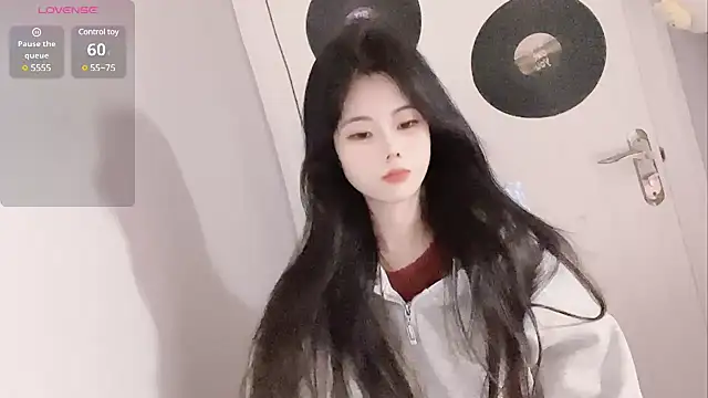 Qedgjwyz1 online show from 6, 2, 2025