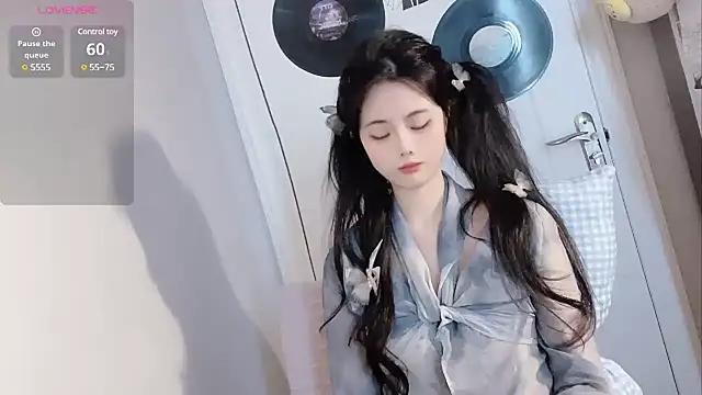 Qedgjwyz1 online show from 19, 3, 2025