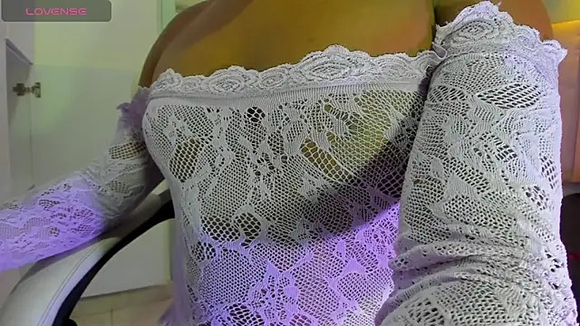 Snapshot of SofiaBrouw chatting on 7, 10, 2025 SofiaBrouw online show from 7, 10, 2025