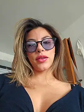 Karen San Miguel online show from 10, 11, 2025