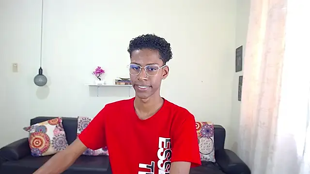 Snapshot of maiki18_ chatting on 15, 1, 2025 maiki18 online show from 15, 1, 2025