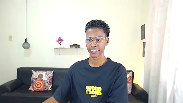 Snapshot of maiki18_ chatting on 1, 2, 2025 maiki18 online show from 1, 2, 2025