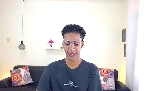 Snapshot of maiki18_ chatting on 3, 3, 2025 maiki18 online show from 3, 3, 2025