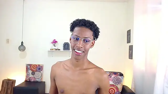 Snapshot of maiki18_ chatting on 18, 3, 2025 maiki18 online show from 18, 3, 2025