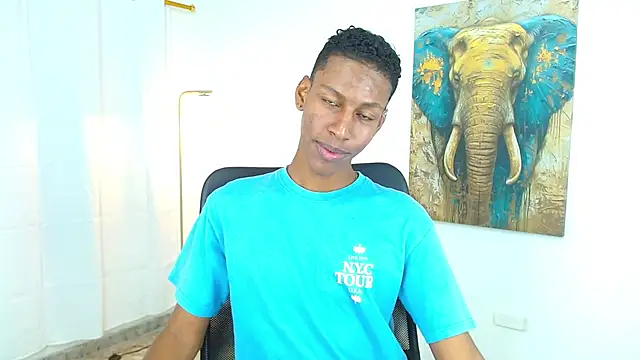 Snapshot of maiki18_ chatting on 18, 9, 2025 maiki18 online show from 18, 9, 2025