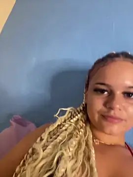 Snapshot of Lolacavalona chatting on 13, 1, 2025 Lolacavalona online show from 13, 1, 2025