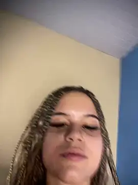 Snapshot of Lolacavalona chatting on 8, 3, 2025 Lolacavalona online show from 8, 3, 2025