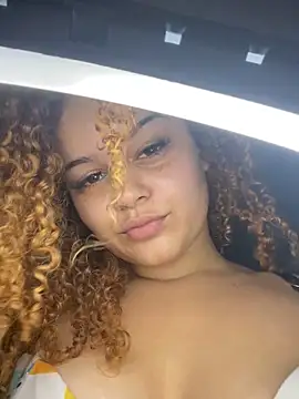 Snapshot of Lolacavalona chatting on 18, 9, 2025 Lolacavalona online show from 18, 9, 2025